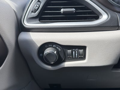 2022 Chrysler Voyager LX