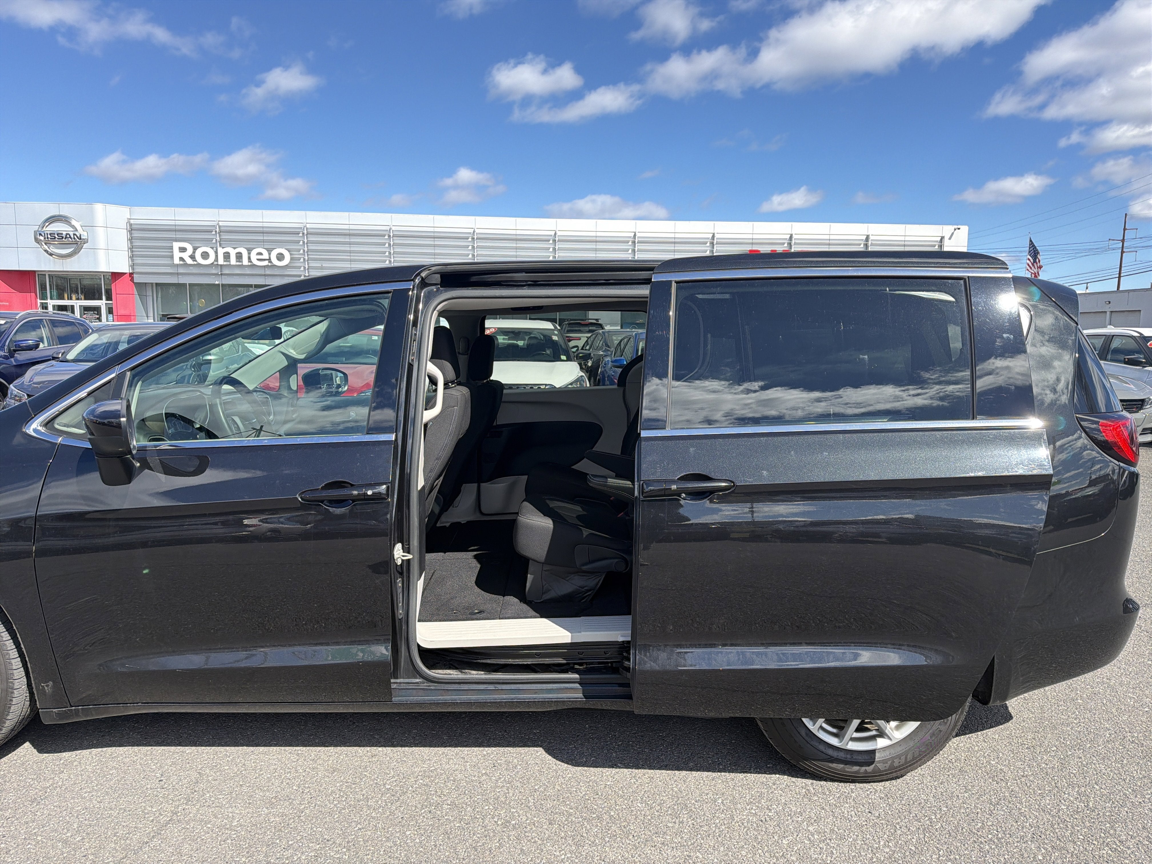 2022 Chrysler Voyager LX