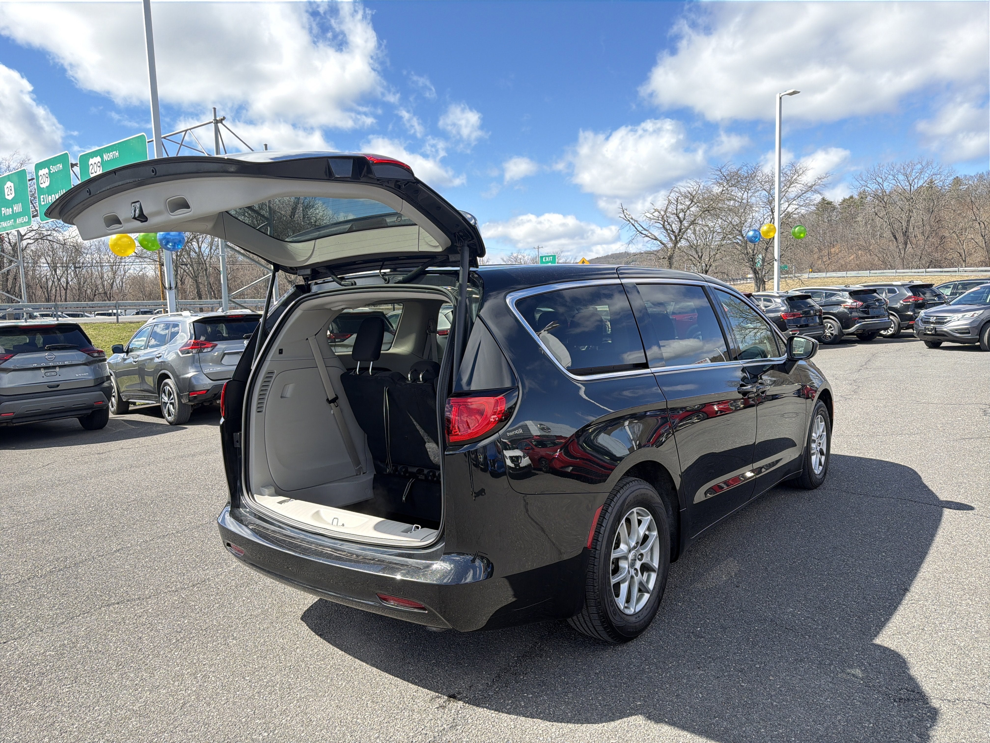 2022 Chrysler Voyager LX