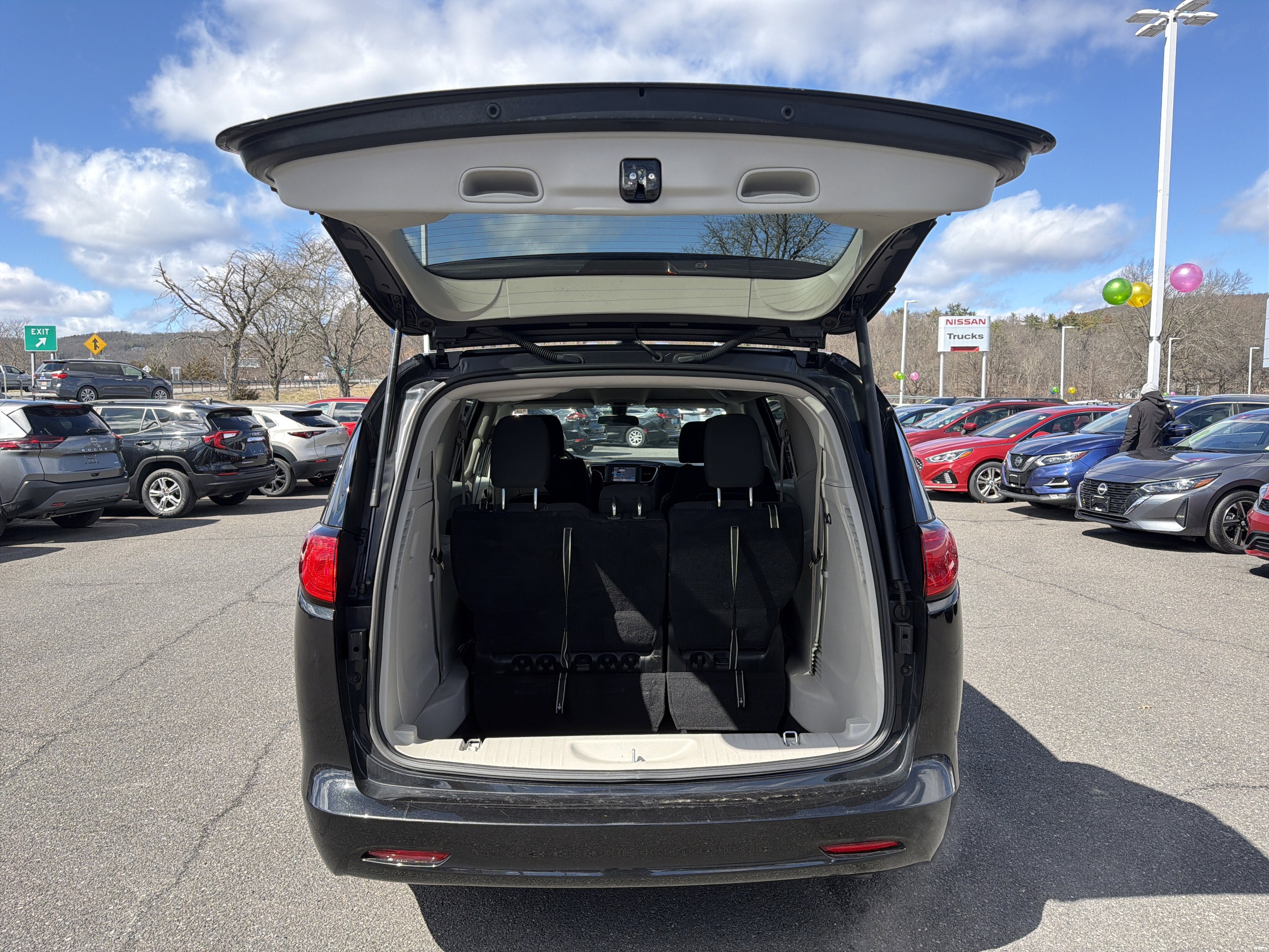 2022 Chrysler Voyager LX