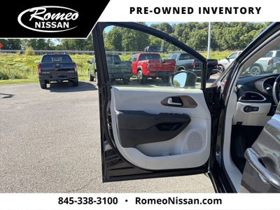 2021 Chrysler Voyager LX