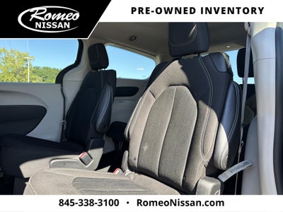 2021 Chrysler Voyager LX