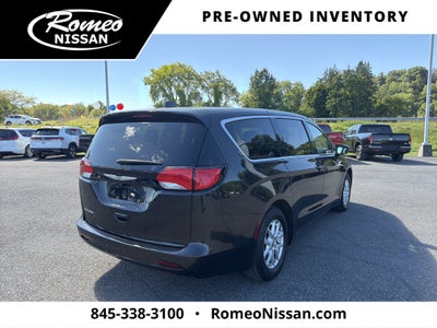 2021 Chrysler Voyager LX