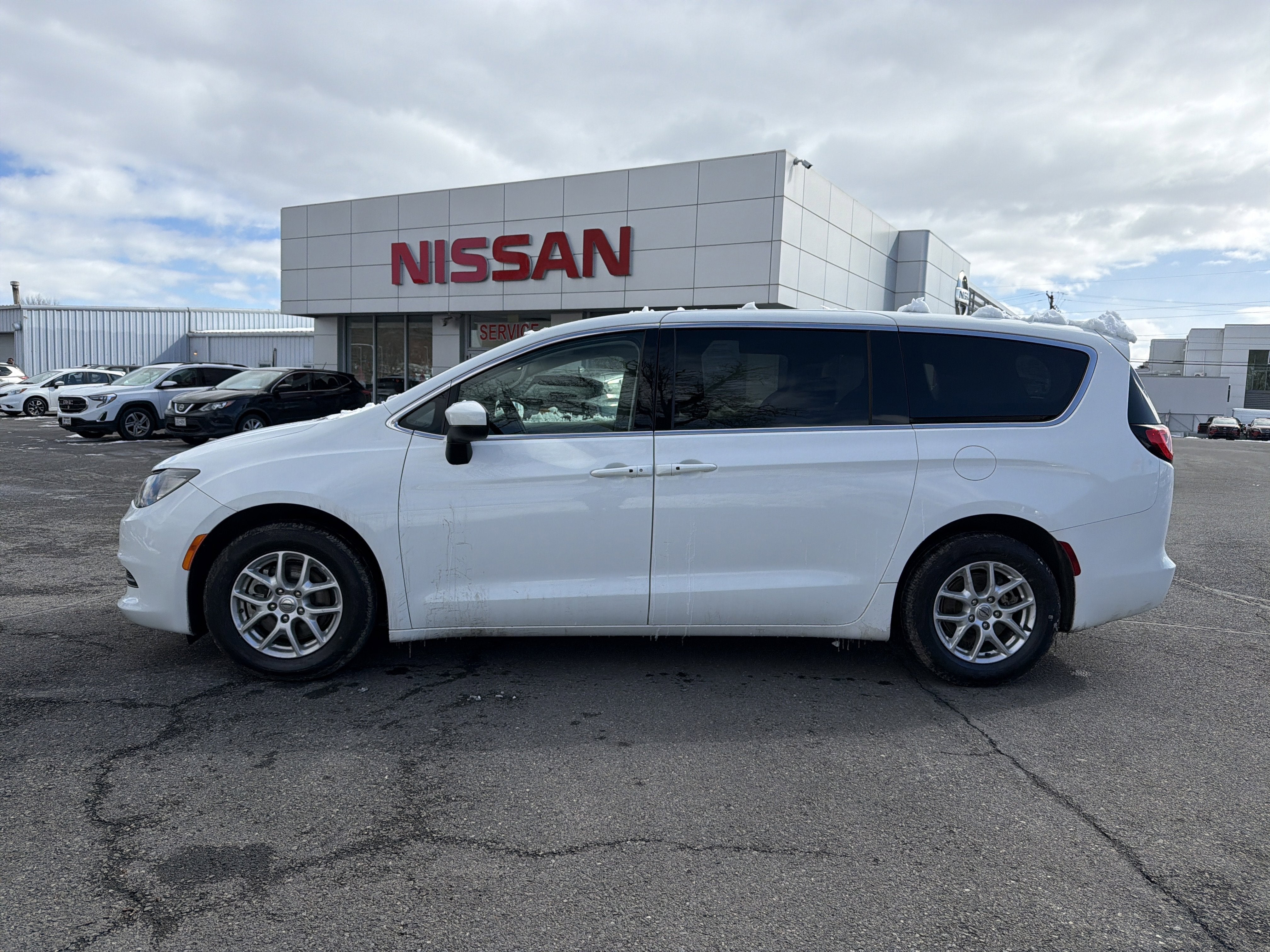 2023 Chrysler Voyager LX