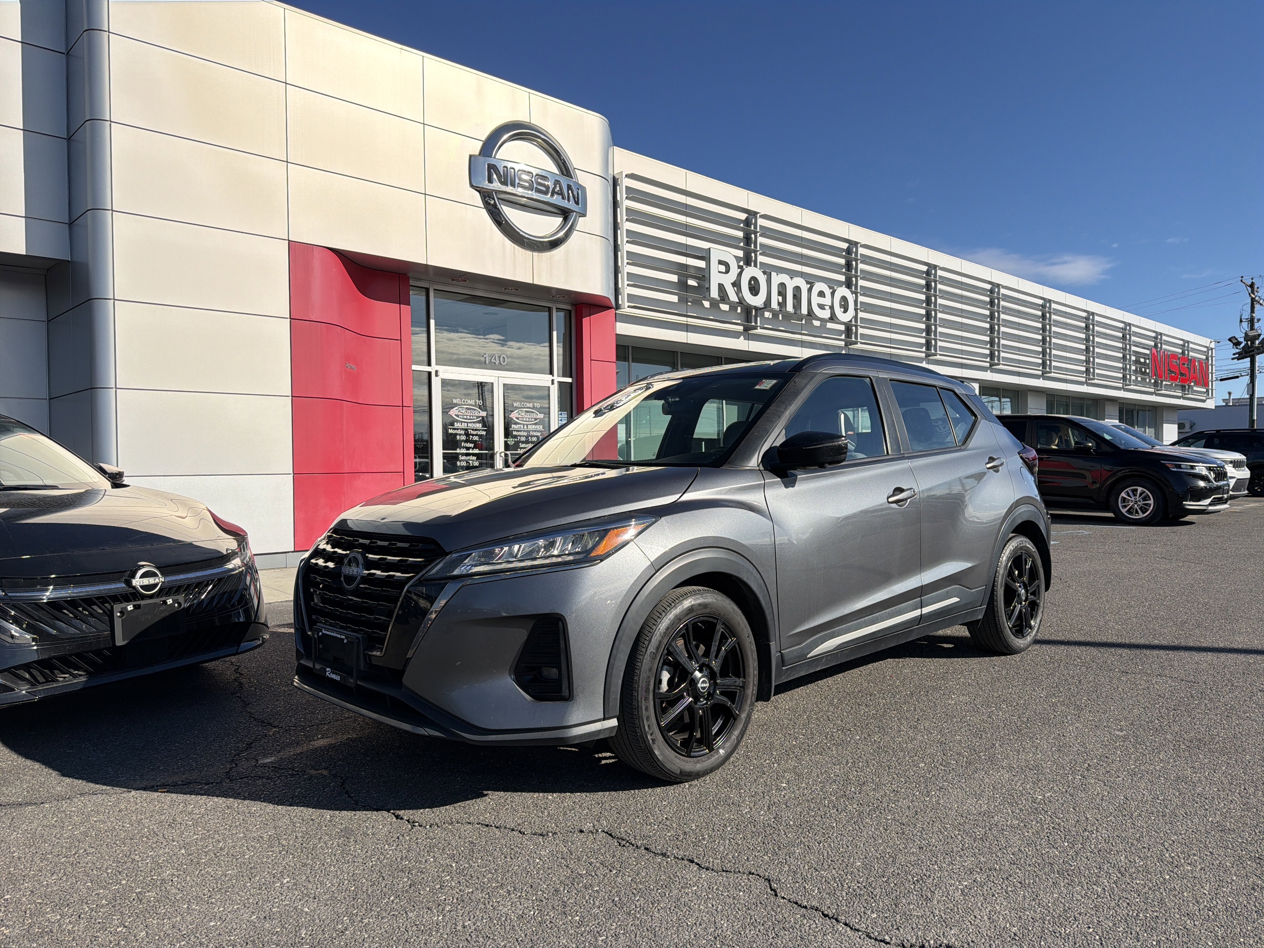 2022 Nissan Kicks SR