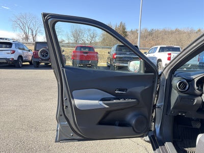 2022 Nissan Kicks SR