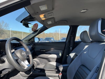 2022 Nissan Kicks SR