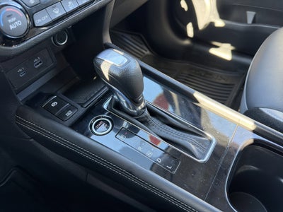 2022 Nissan Kicks SR