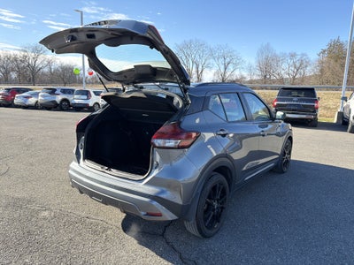2022 Nissan Kicks SR