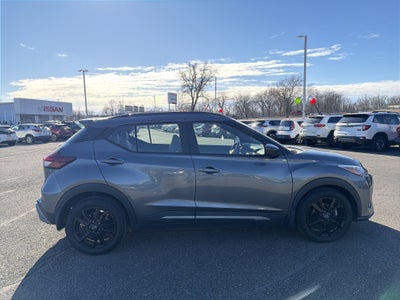 2022 Nissan Kicks SR