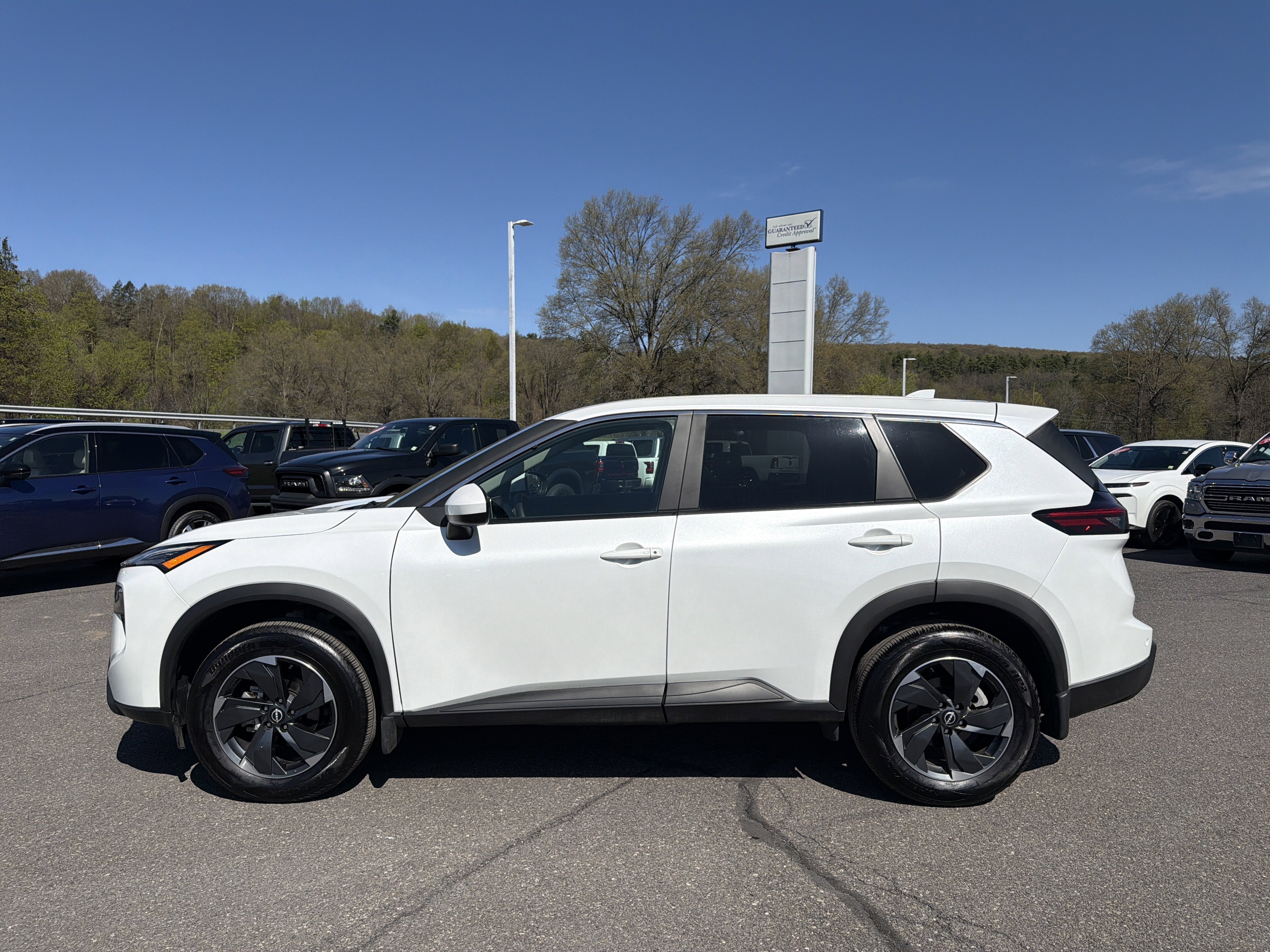 2025 Nissan Rogue SV