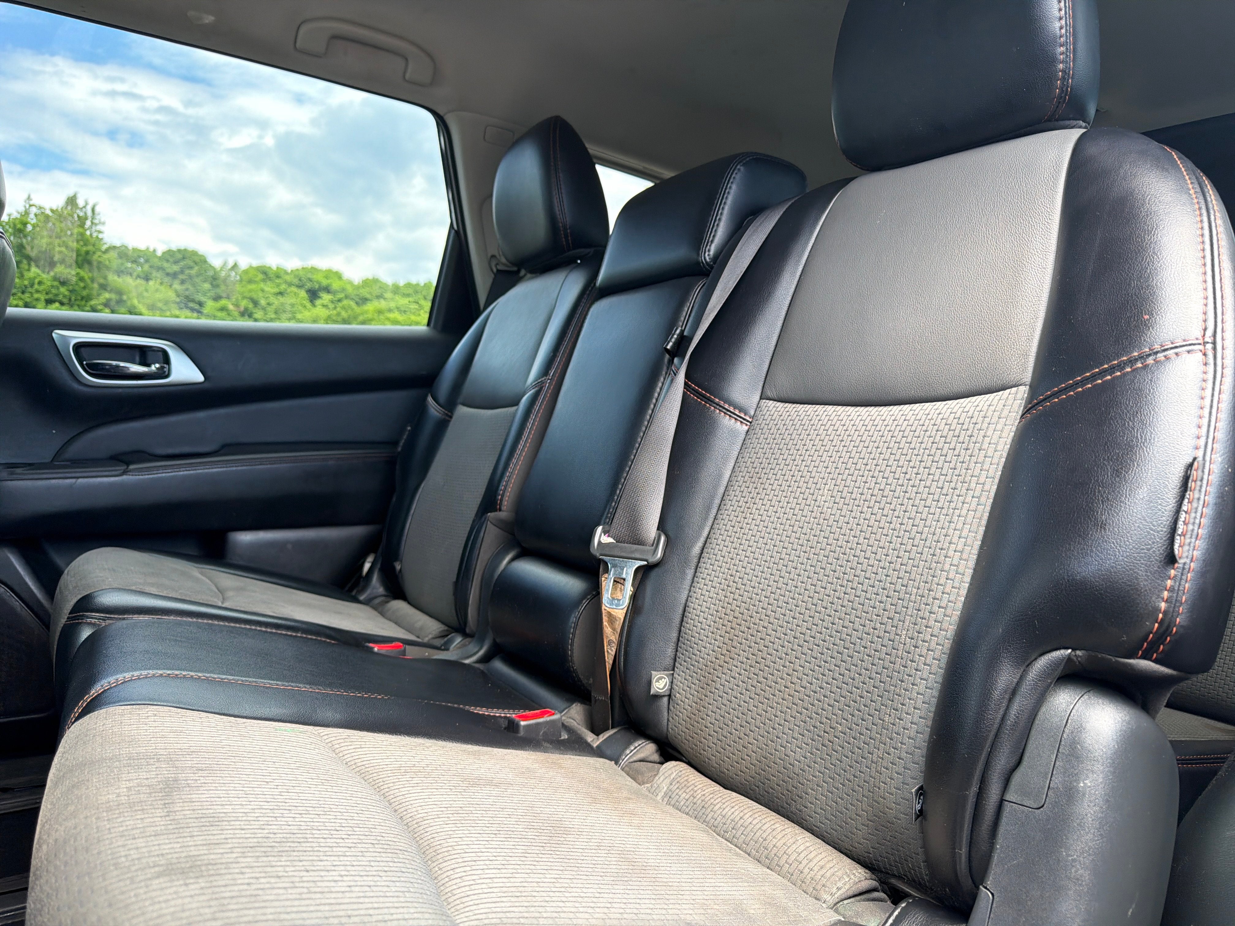 2020 Nissan Pathfinder SV