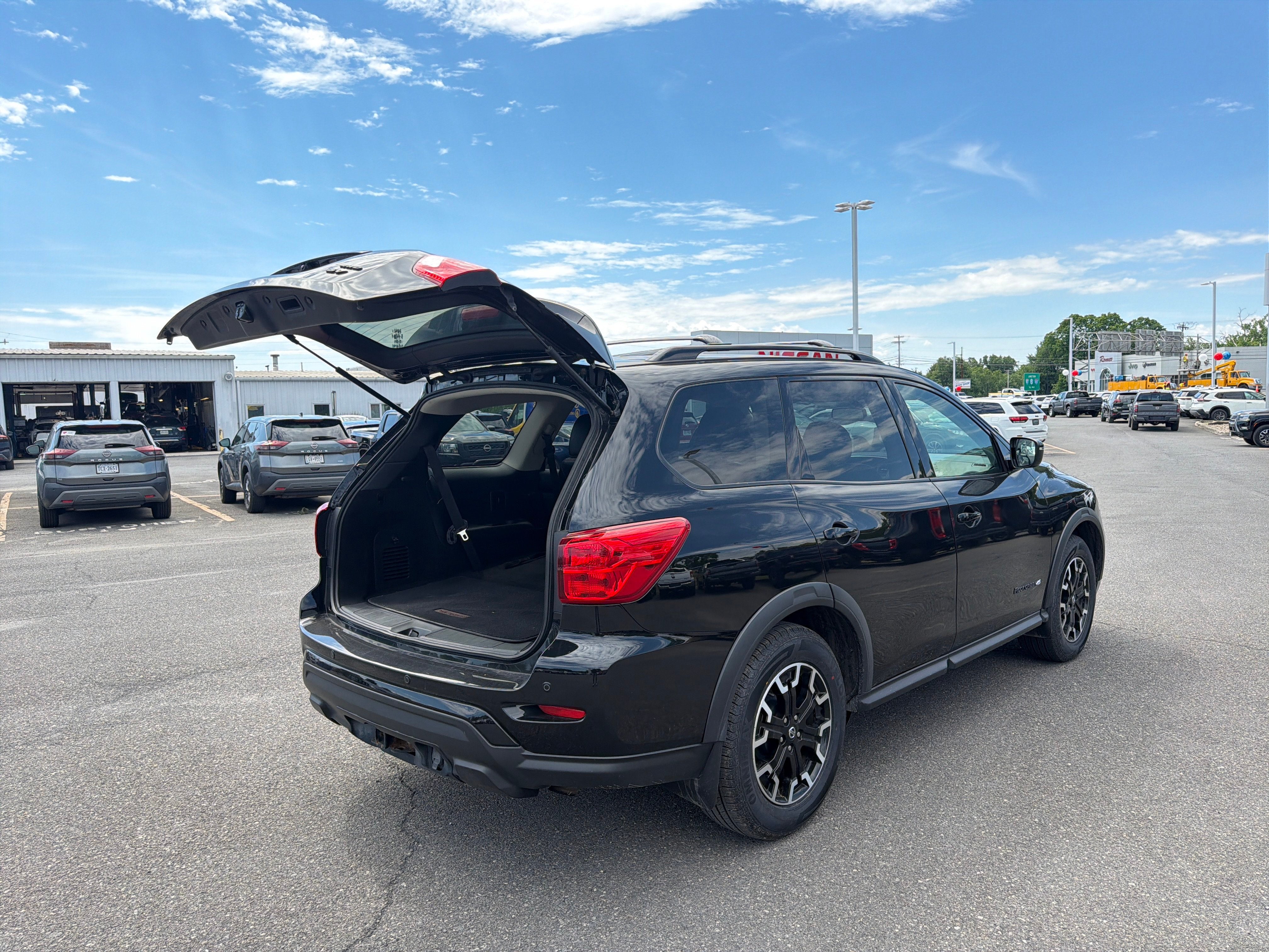 2020 Nissan Pathfinder SV