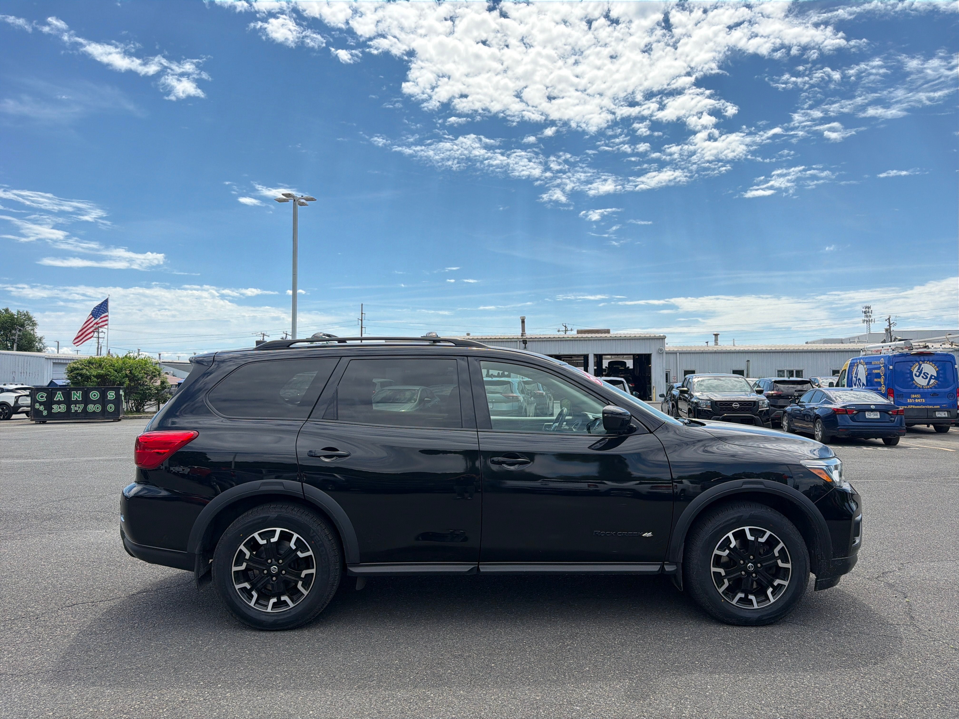2020 Nissan Pathfinder SV