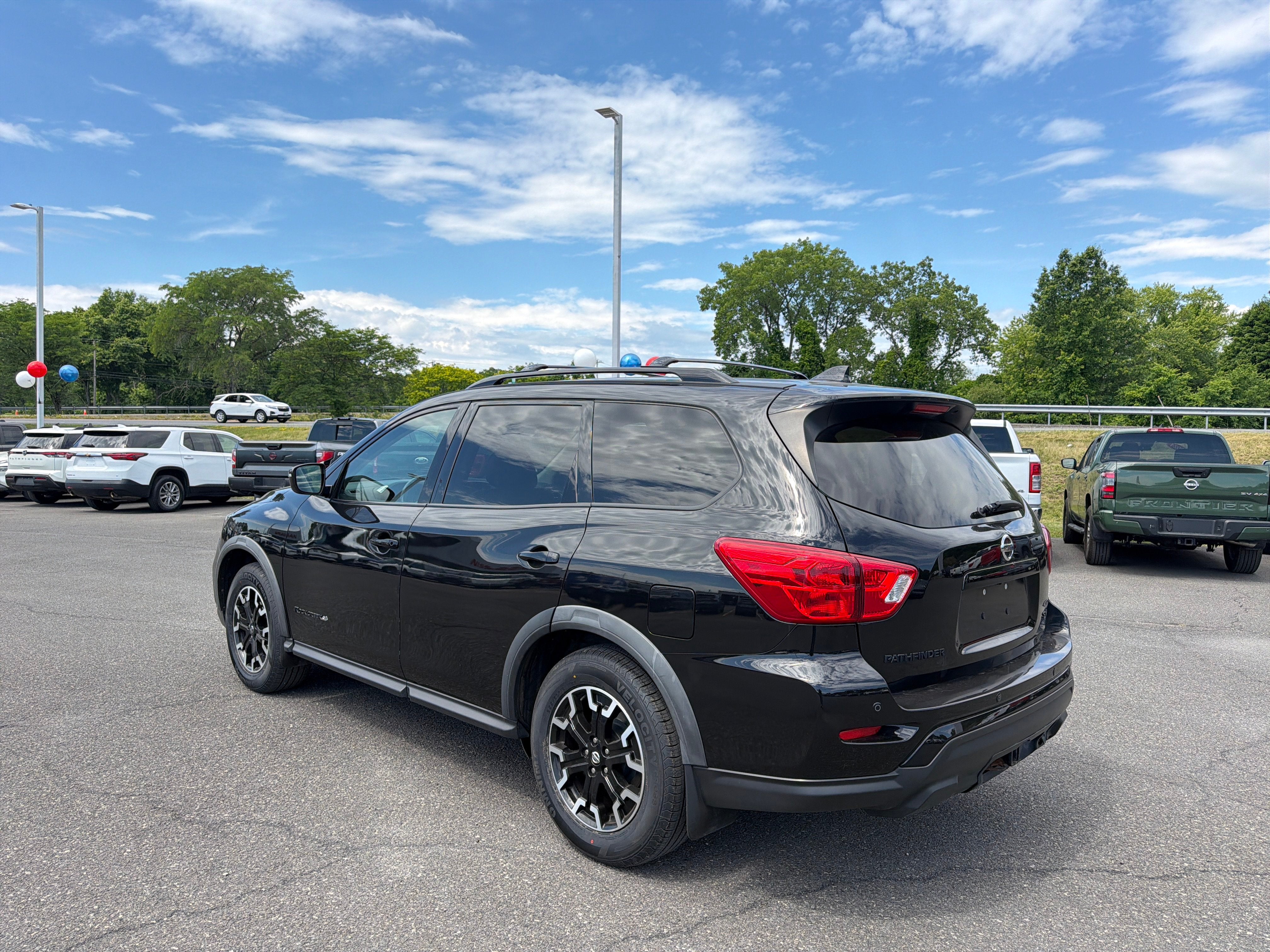2020 Nissan Pathfinder SV