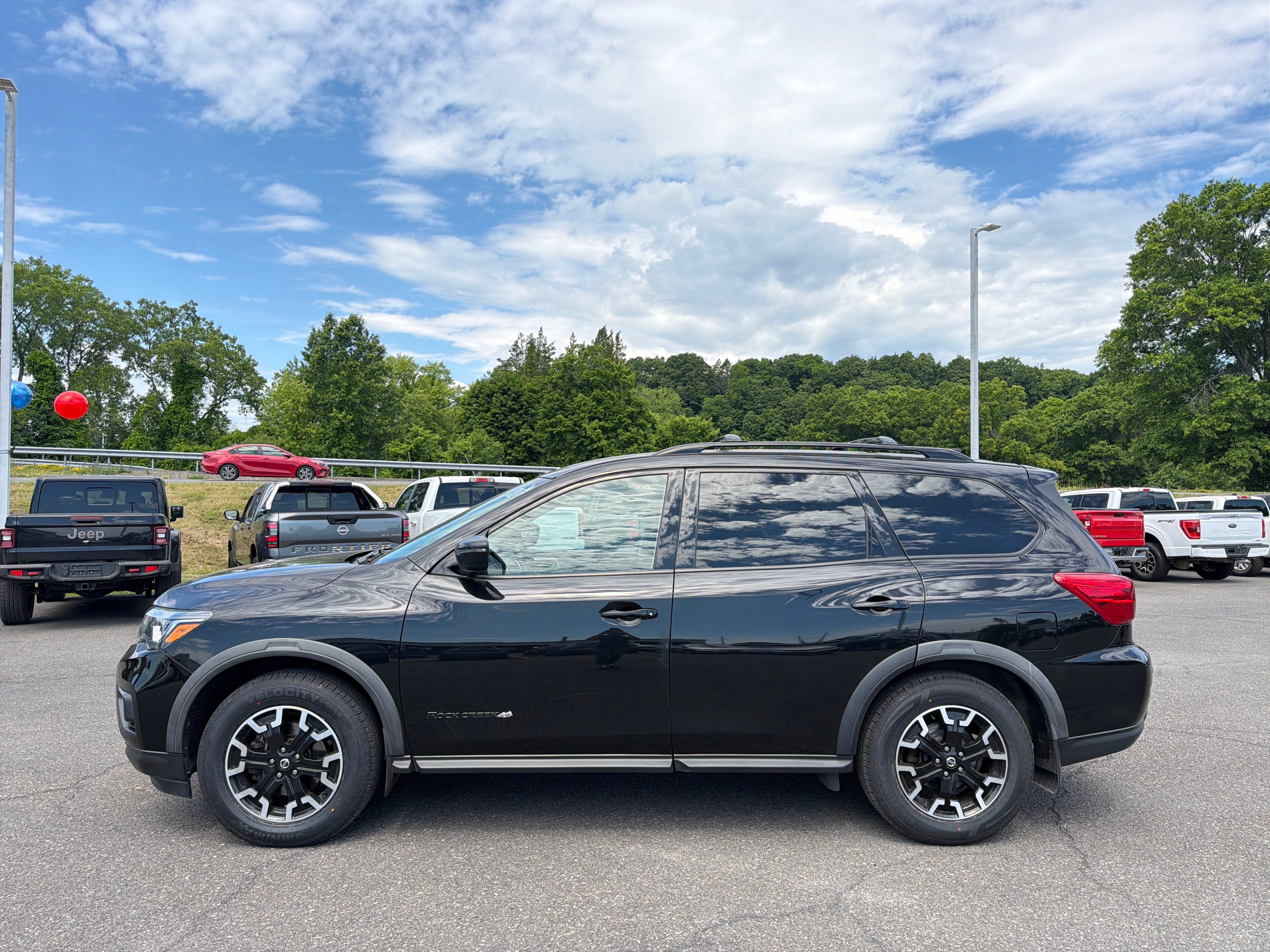 2020 Nissan Pathfinder SV