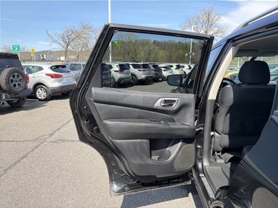 2019 Nissan Pathfinder S
