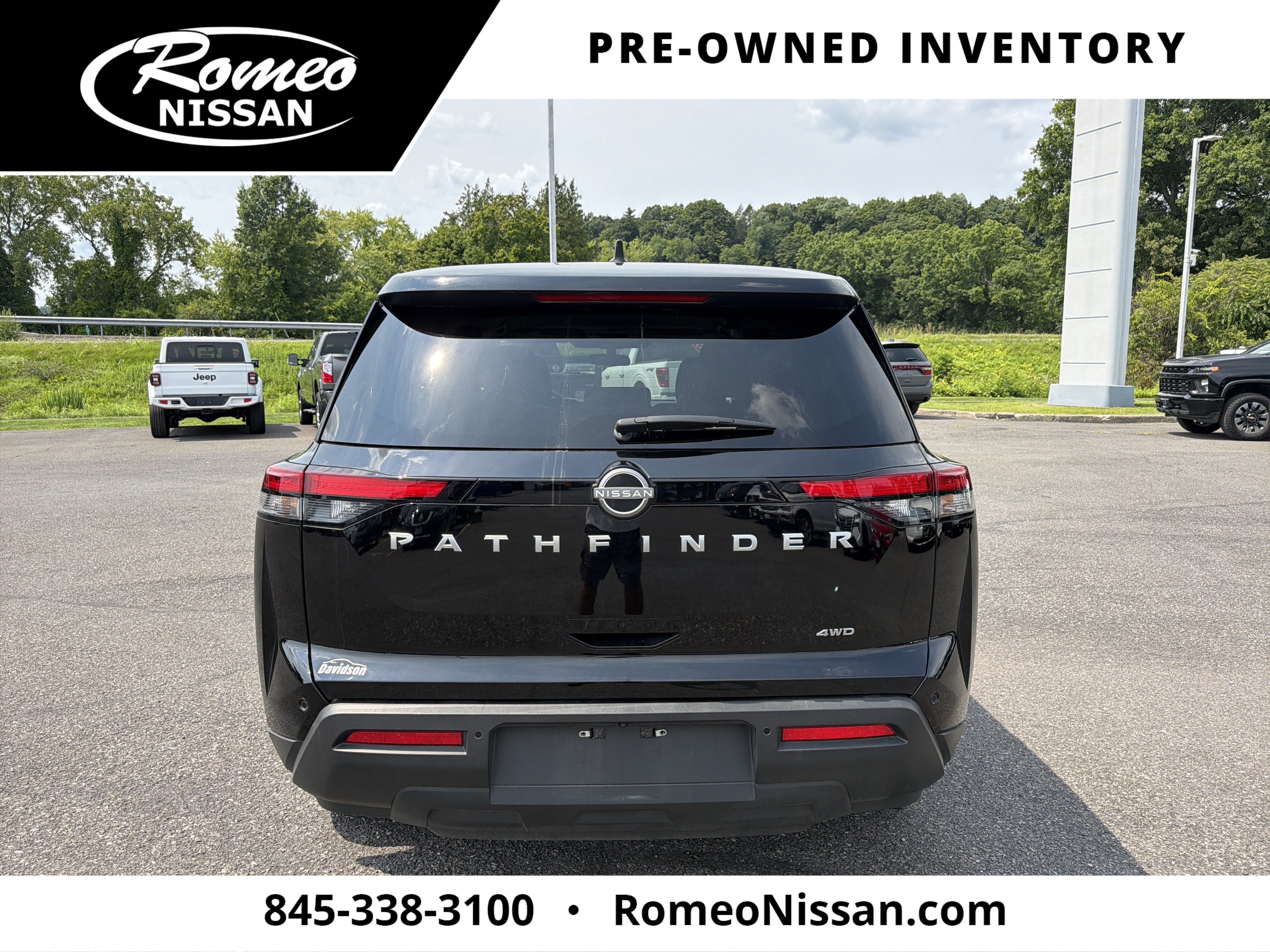 2025 Nissan Pathfinder S