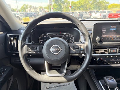 2023 Nissan Pathfinder SV