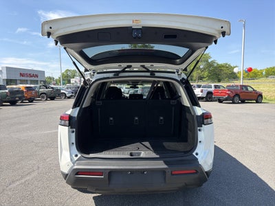 2023 Nissan Pathfinder SV