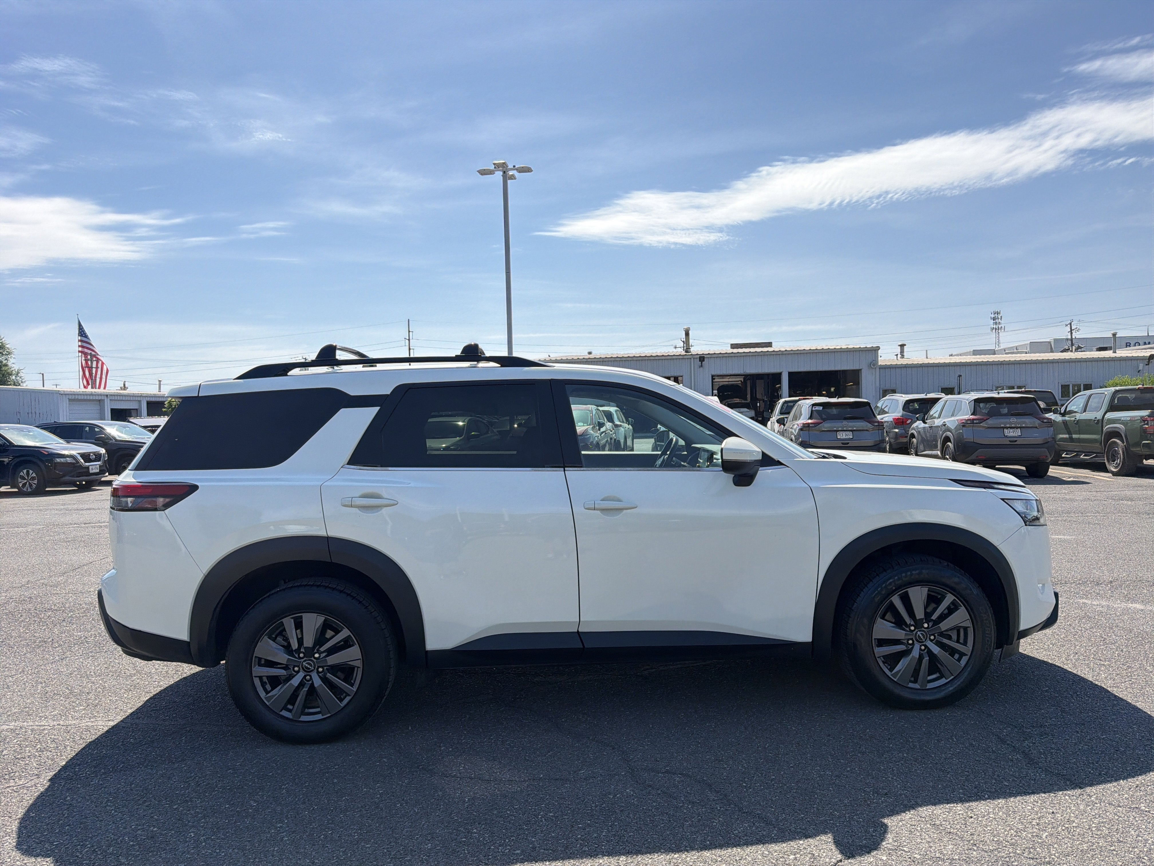 2023 Nissan Pathfinder SV