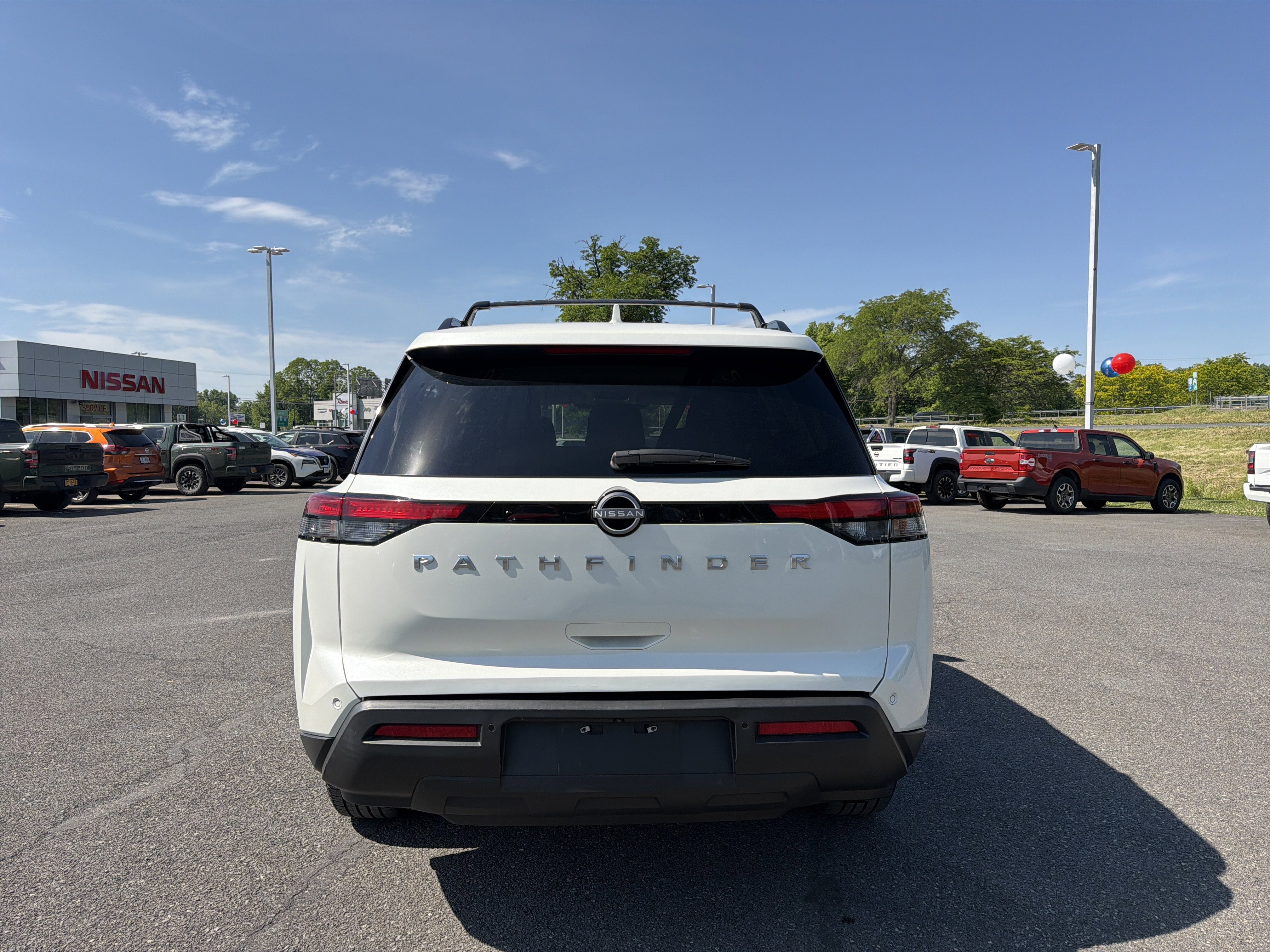 2023 Nissan Pathfinder SV