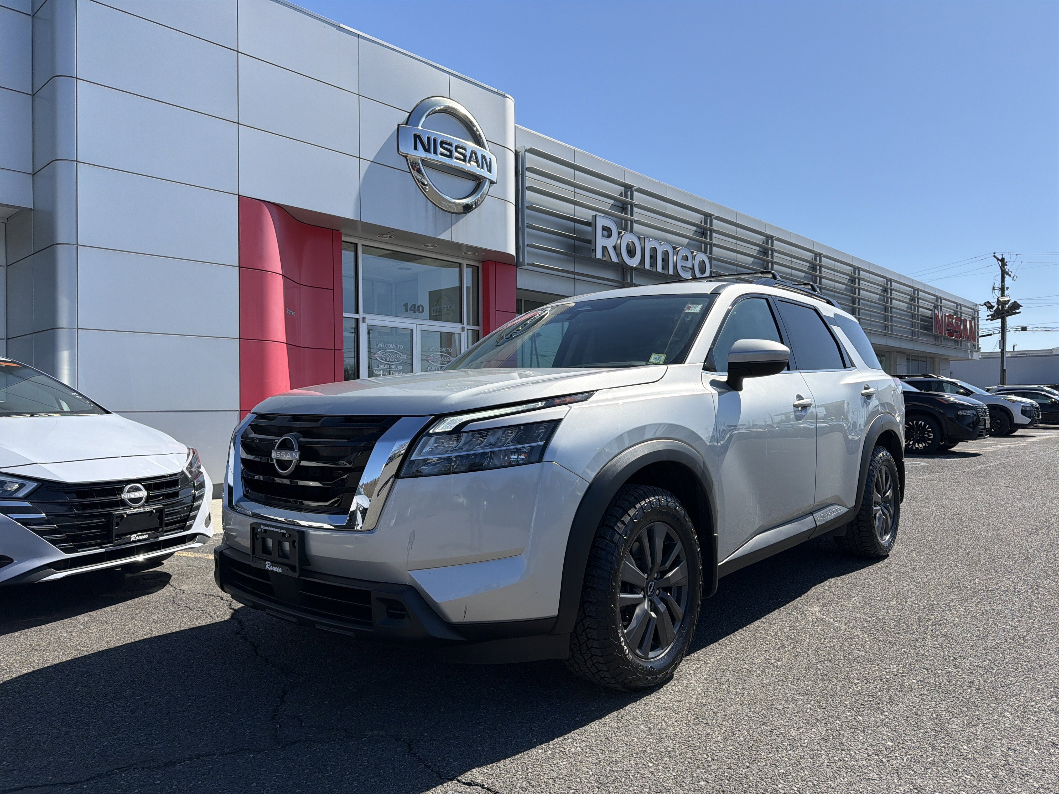 2022 Nissan Pathfinder SV