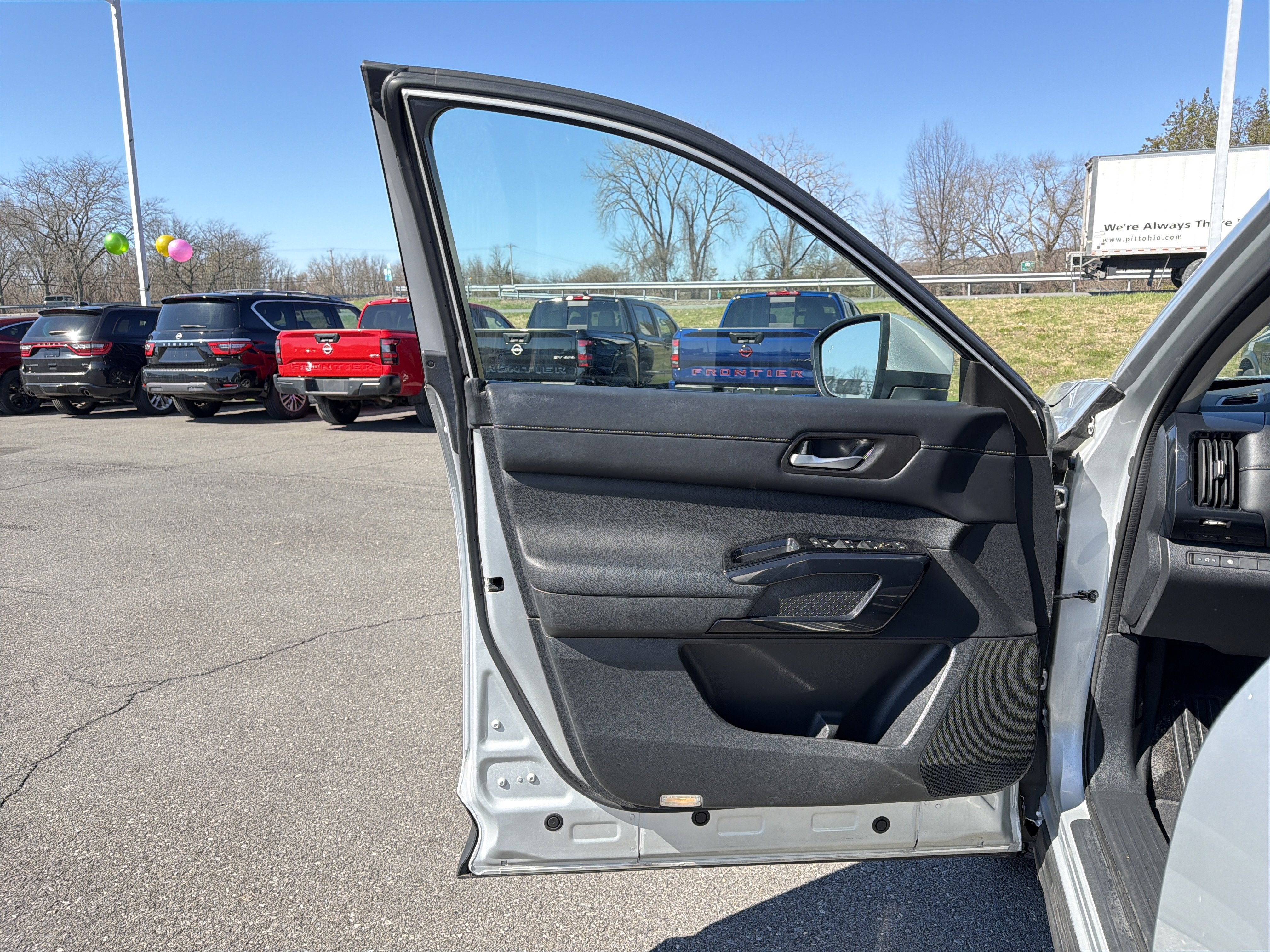 2022 Nissan Pathfinder SV