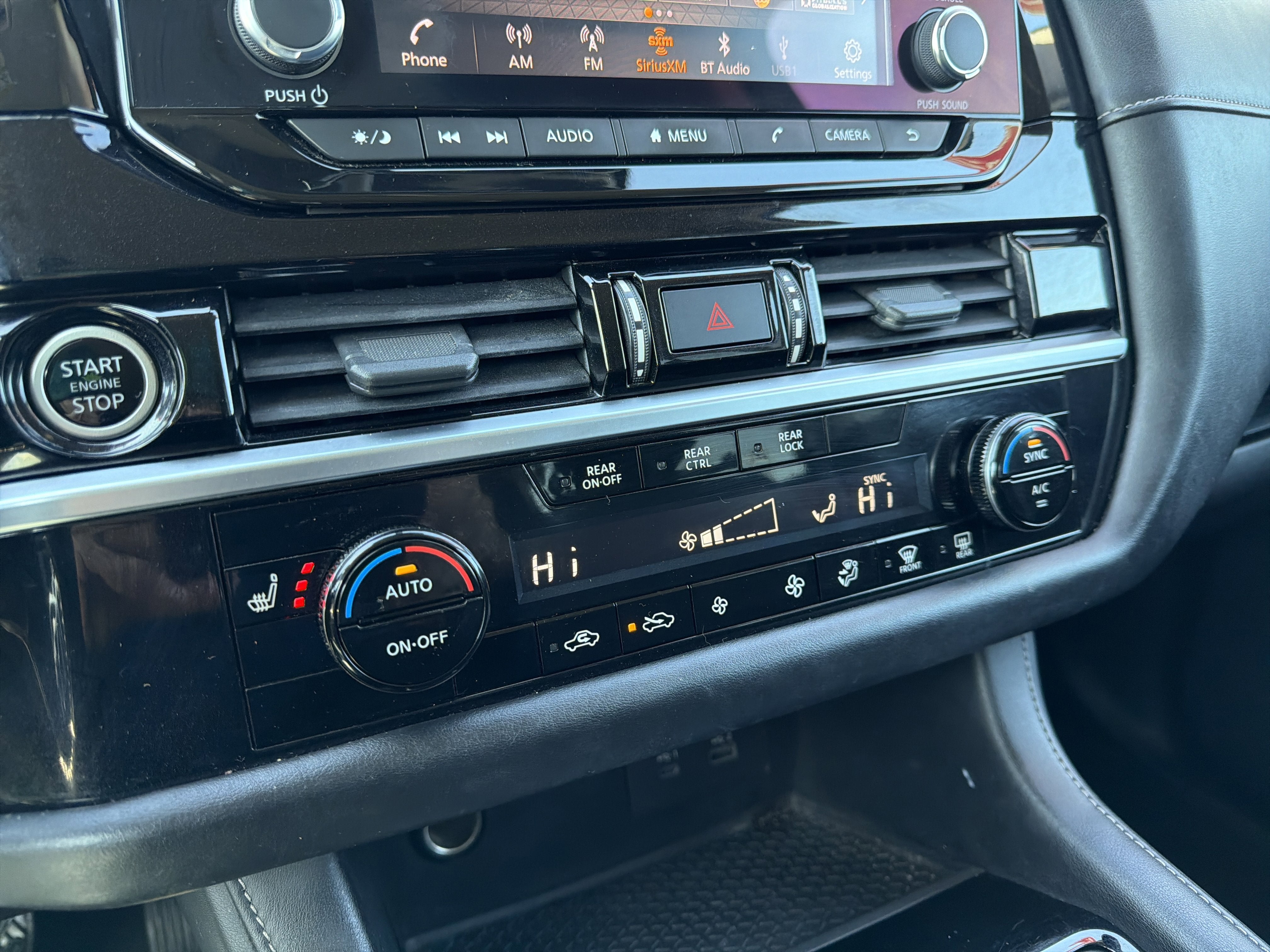 2022 Nissan Pathfinder SV