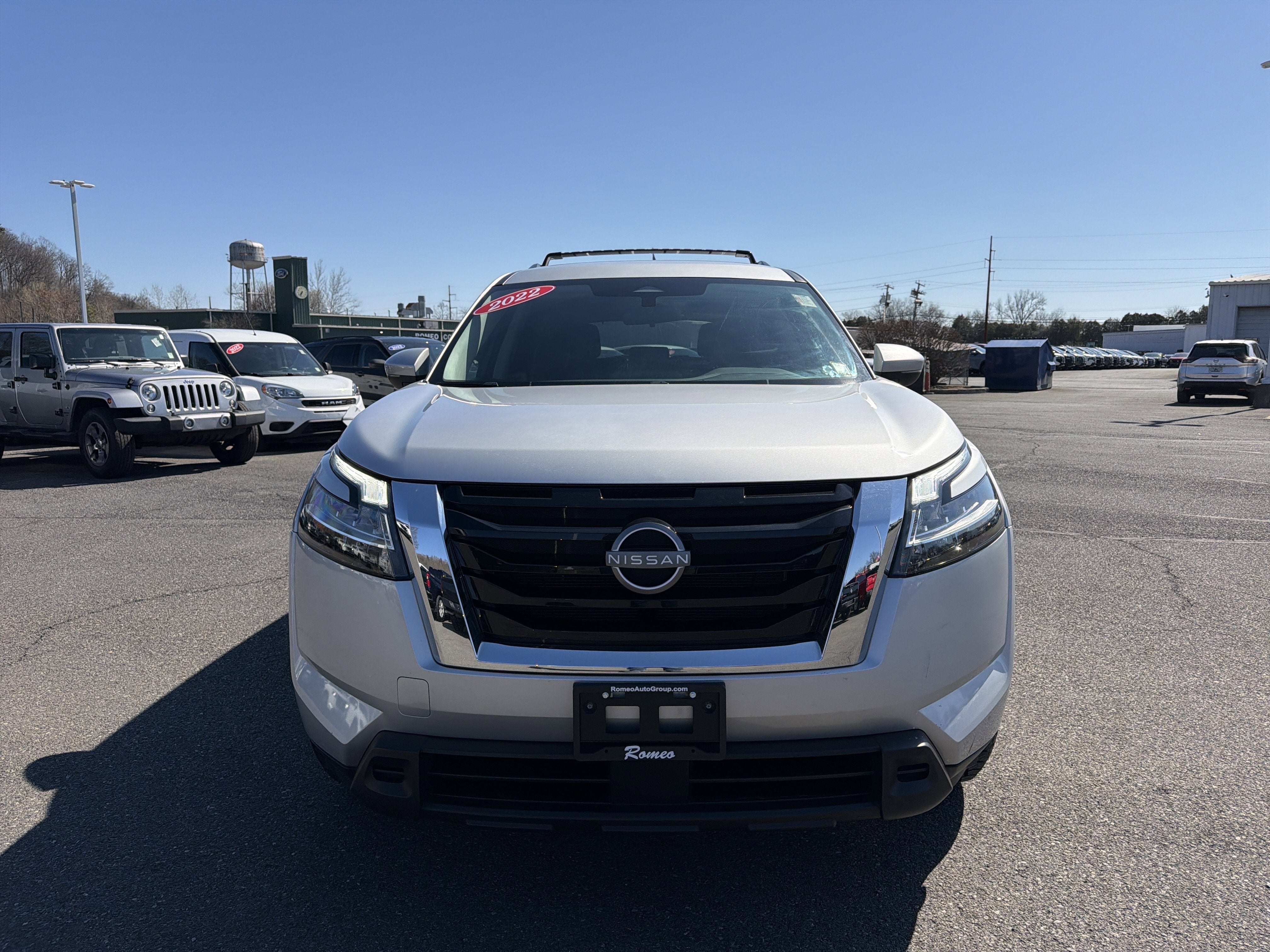 2022 Nissan Pathfinder SV