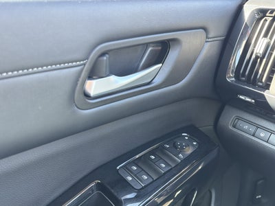 2022 Nissan Pathfinder SV