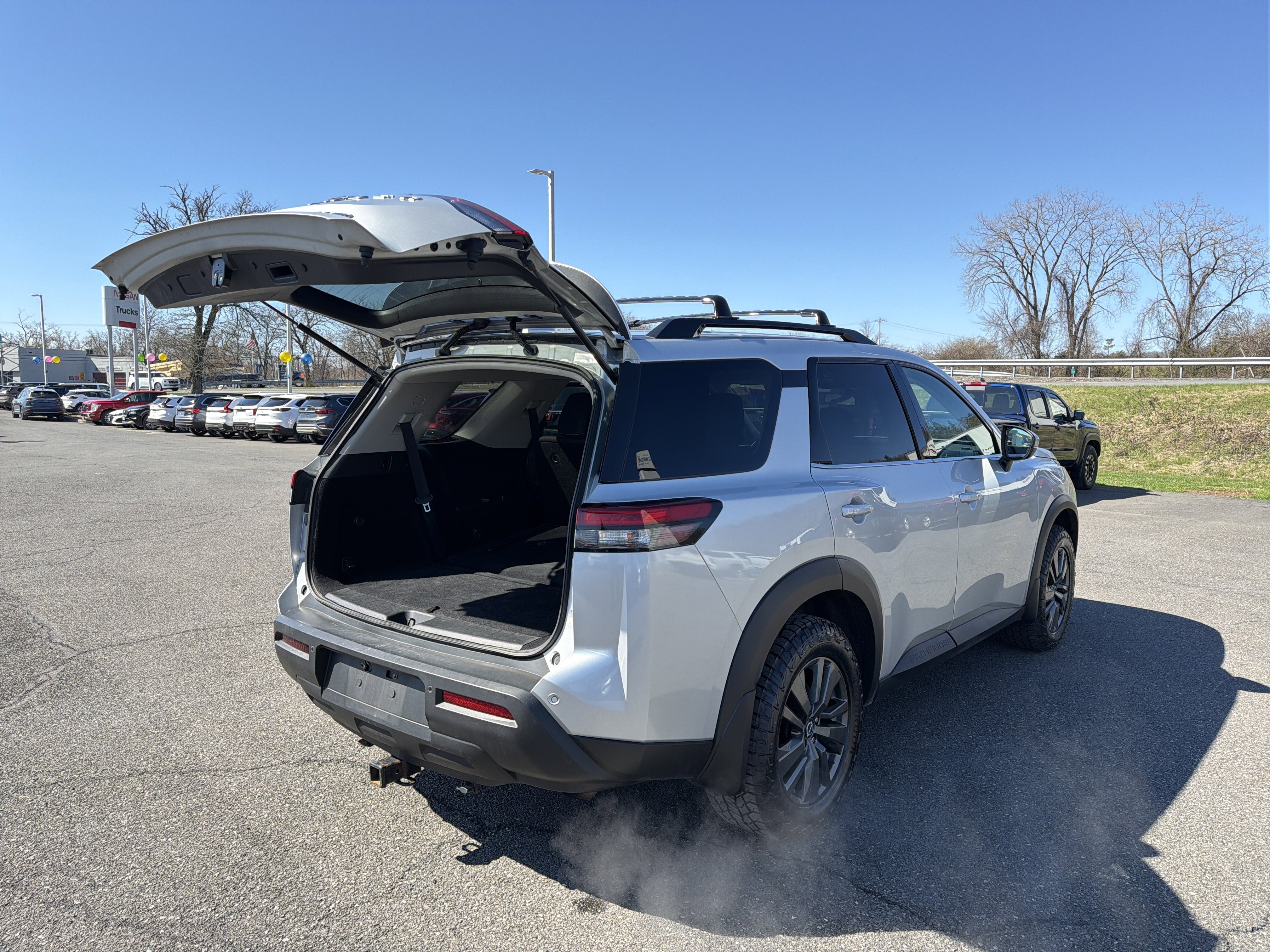 2022 Nissan Pathfinder SV