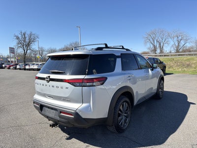 2022 Nissan Pathfinder SV