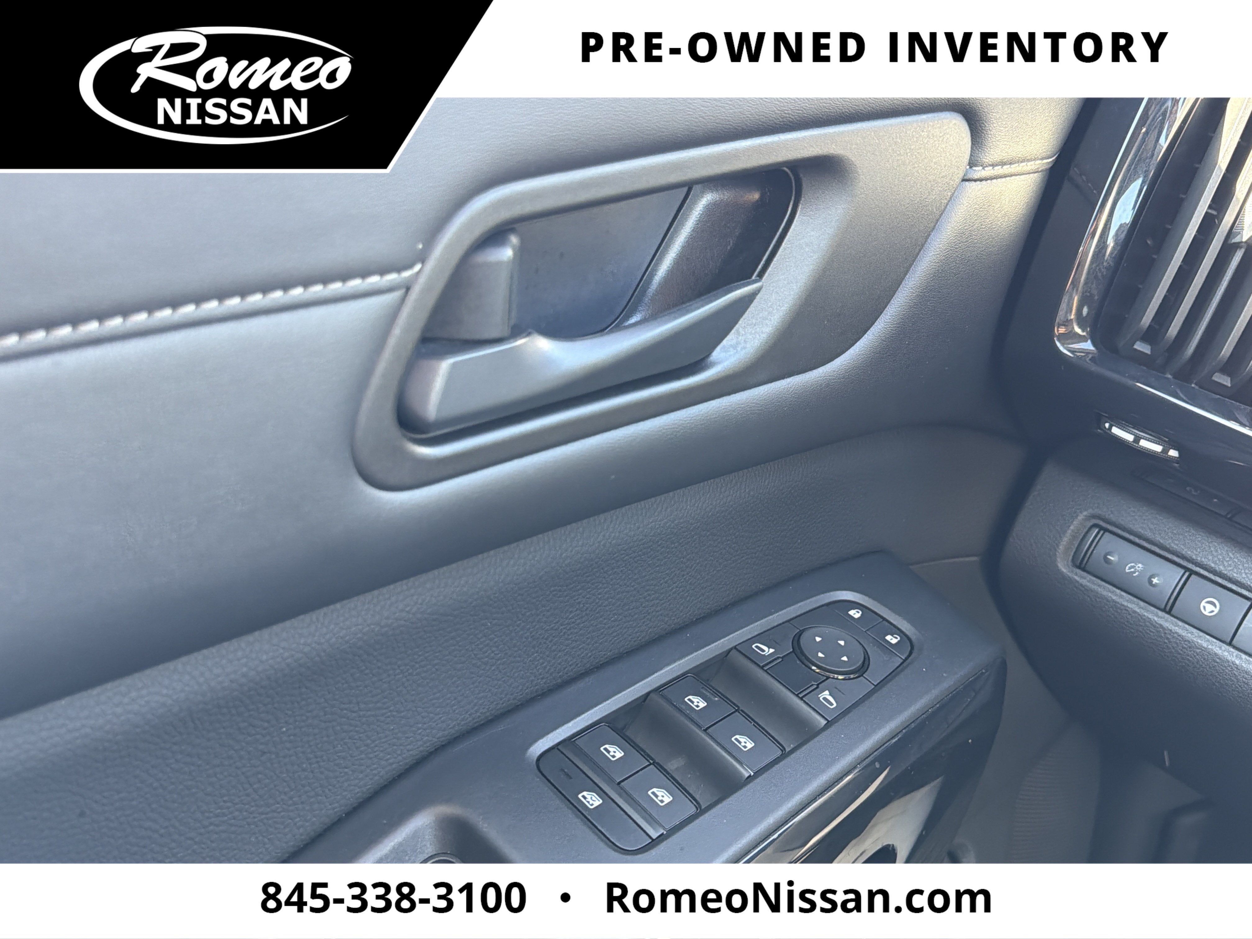 2024 Nissan Pathfinder SV