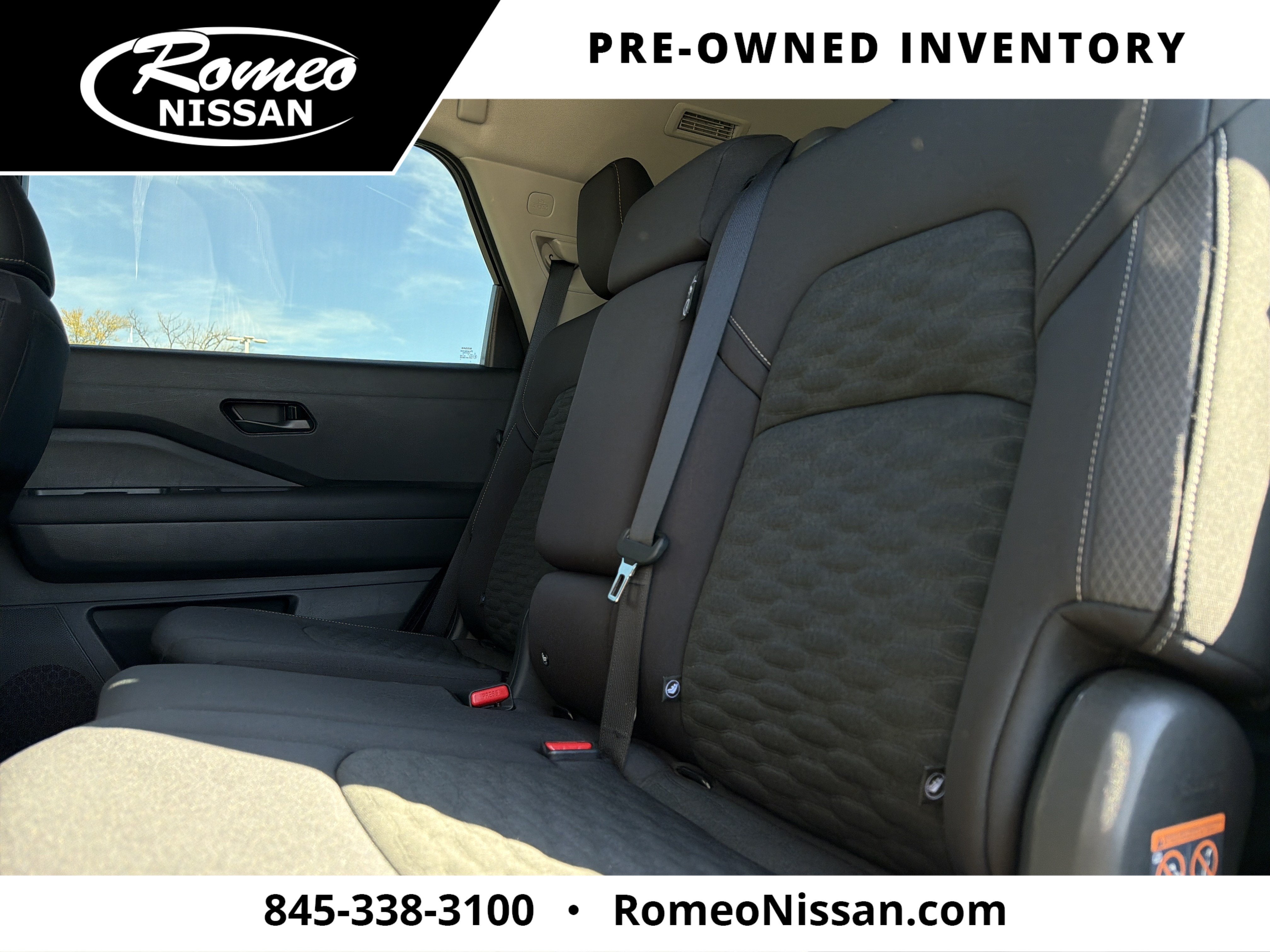 2024 Nissan Pathfinder SV