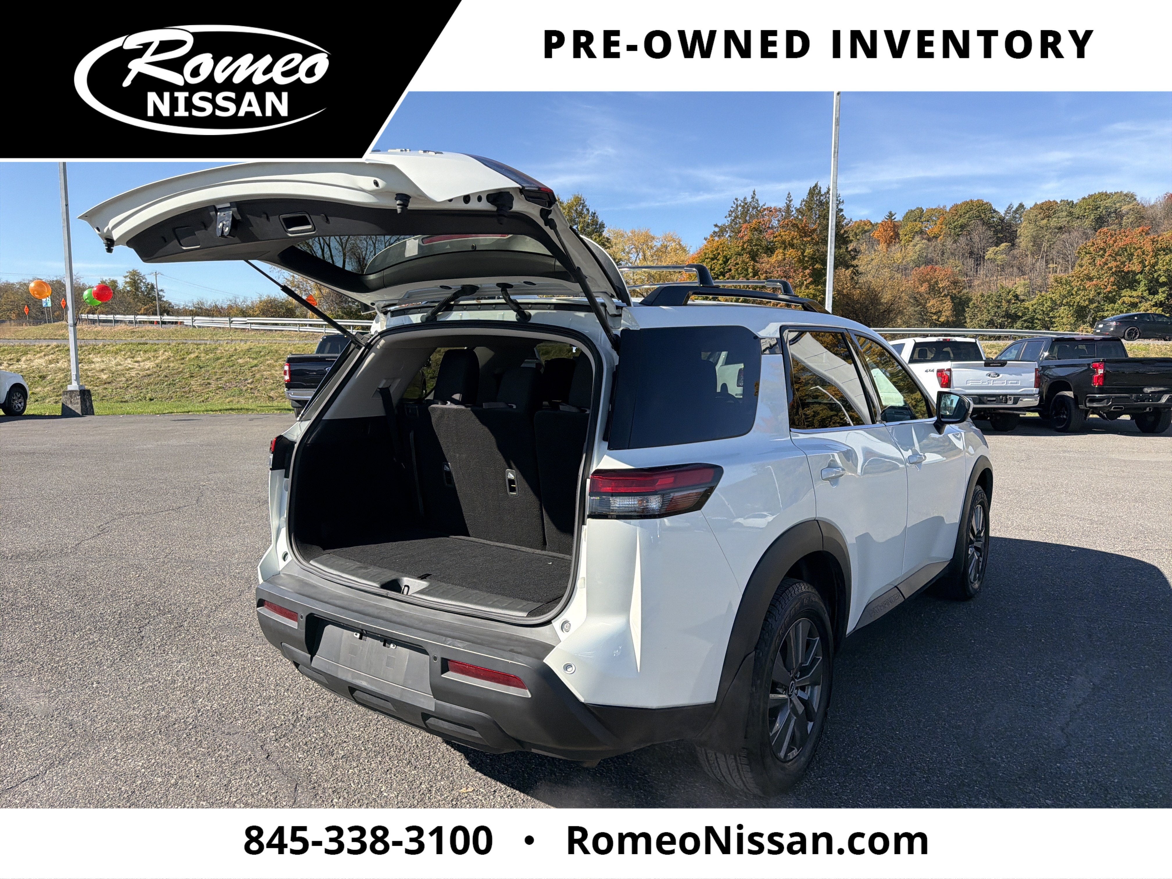 2024 Nissan Pathfinder SV