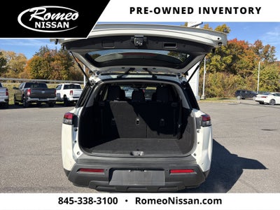 2024 Nissan Pathfinder SV