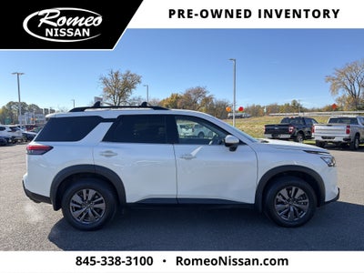 2024 Nissan Pathfinder SV
