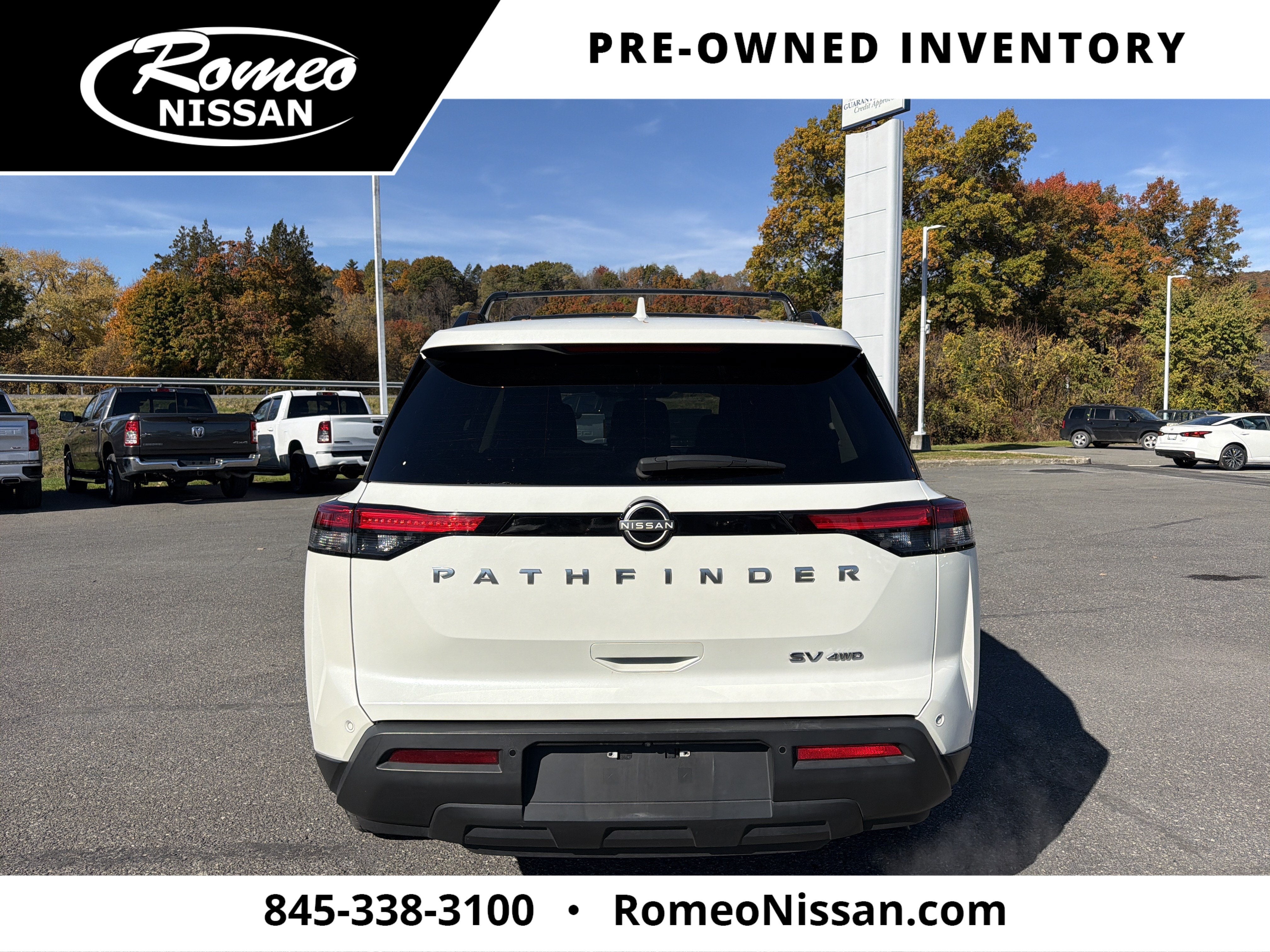 2024 Nissan Pathfinder SV