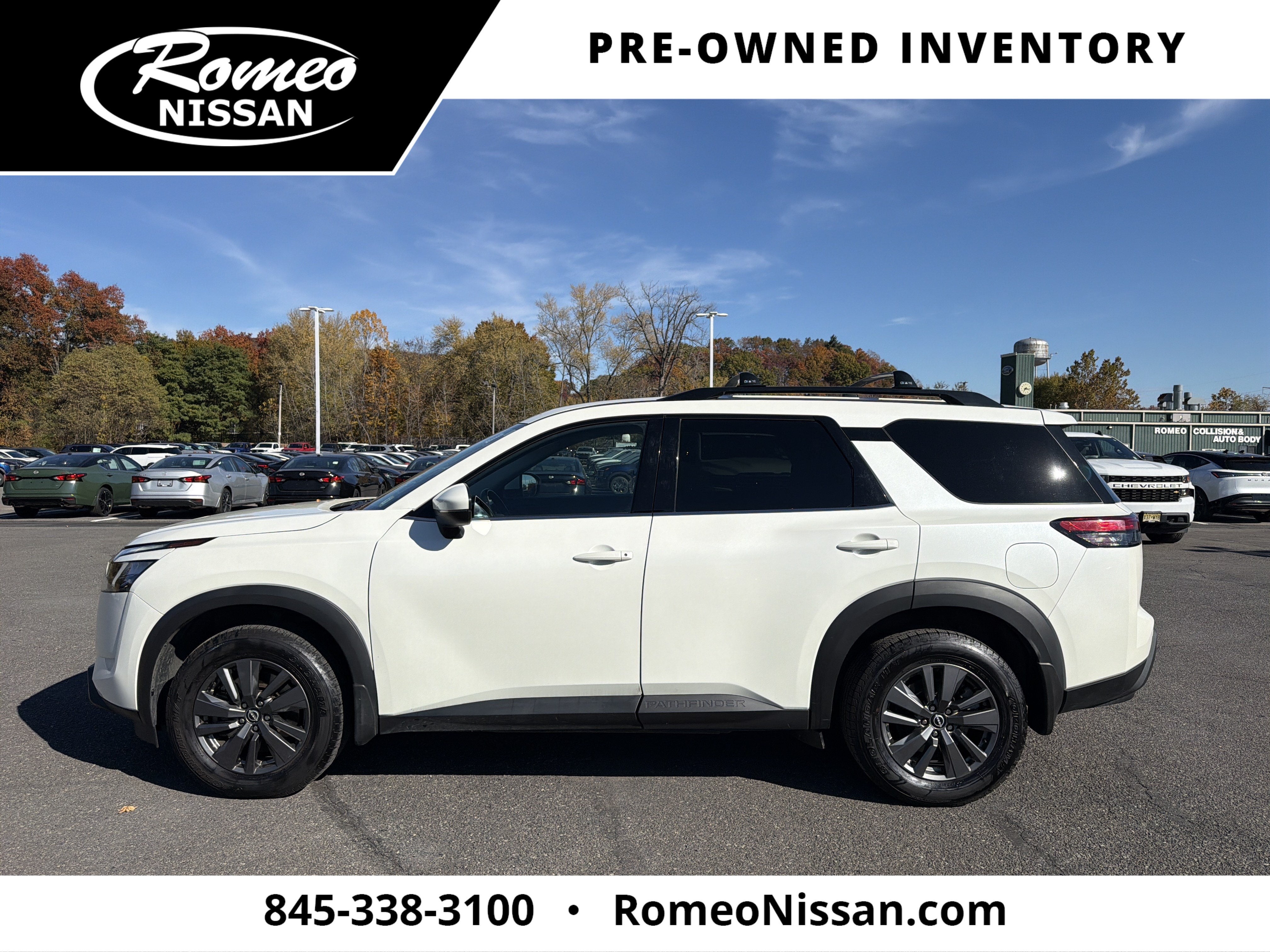 2024 Nissan Pathfinder SV