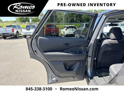 2024 Nissan Pathfinder SV