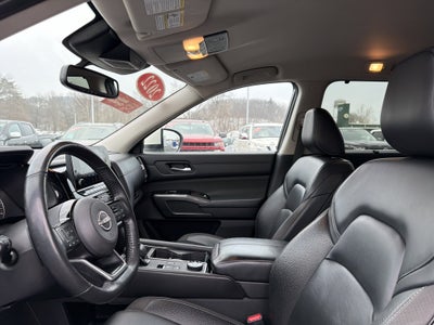 2022 Nissan Pathfinder SL