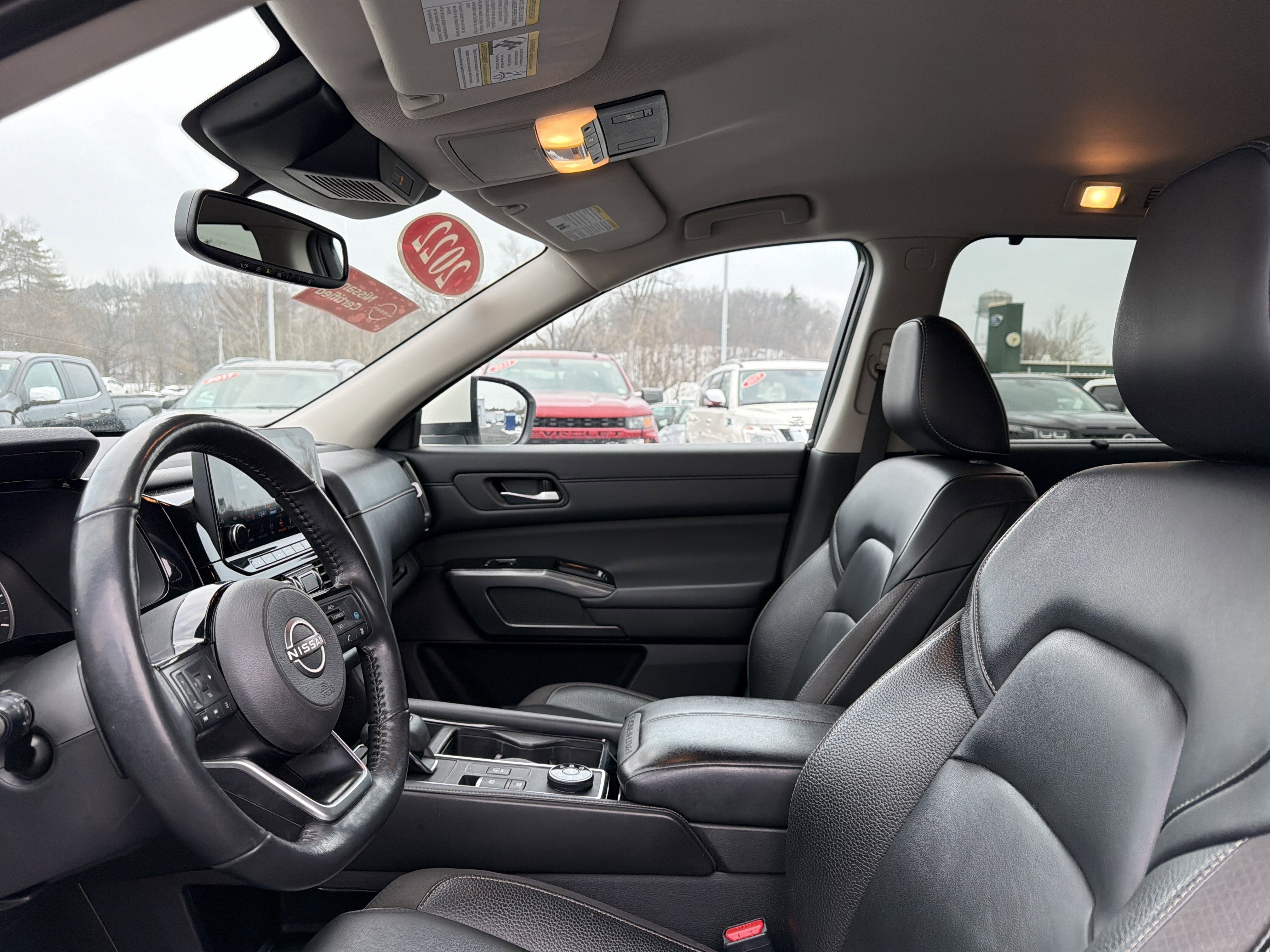 2022 Nissan Pathfinder SL