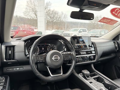 2022 Nissan Pathfinder SL