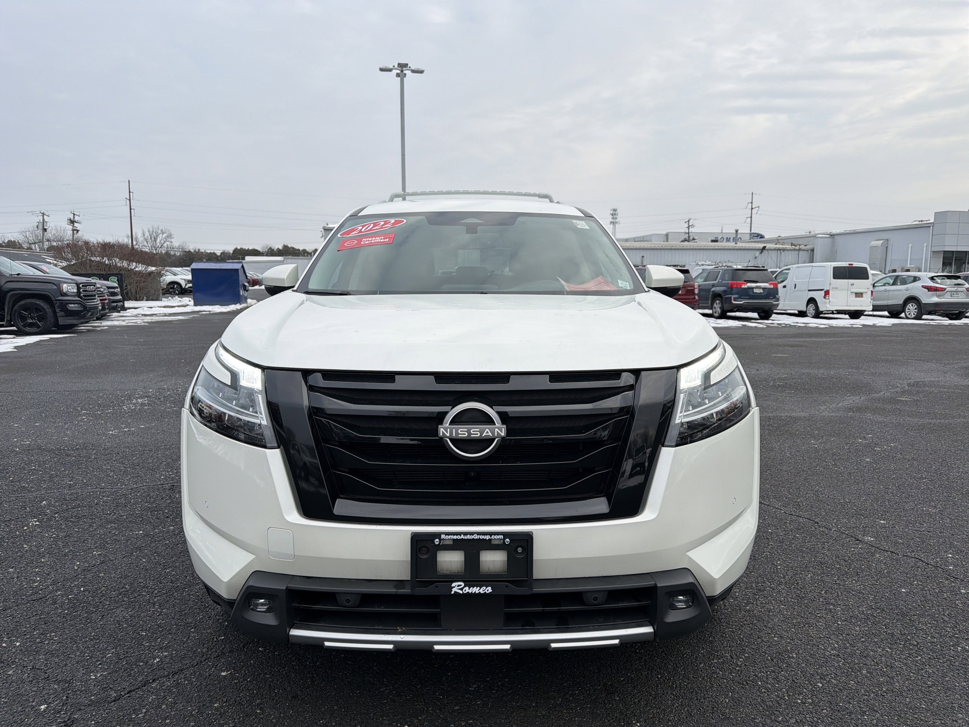 2022 Nissan Pathfinder SL