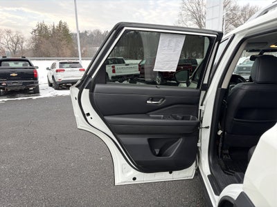 2022 Nissan Pathfinder SL