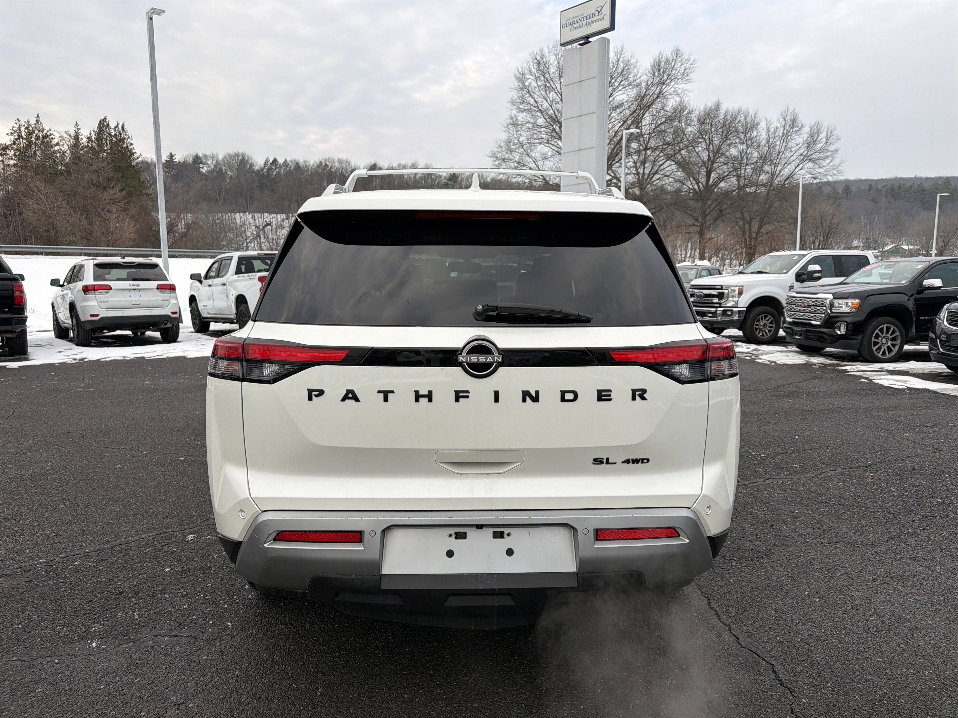 2022 Nissan Pathfinder SL