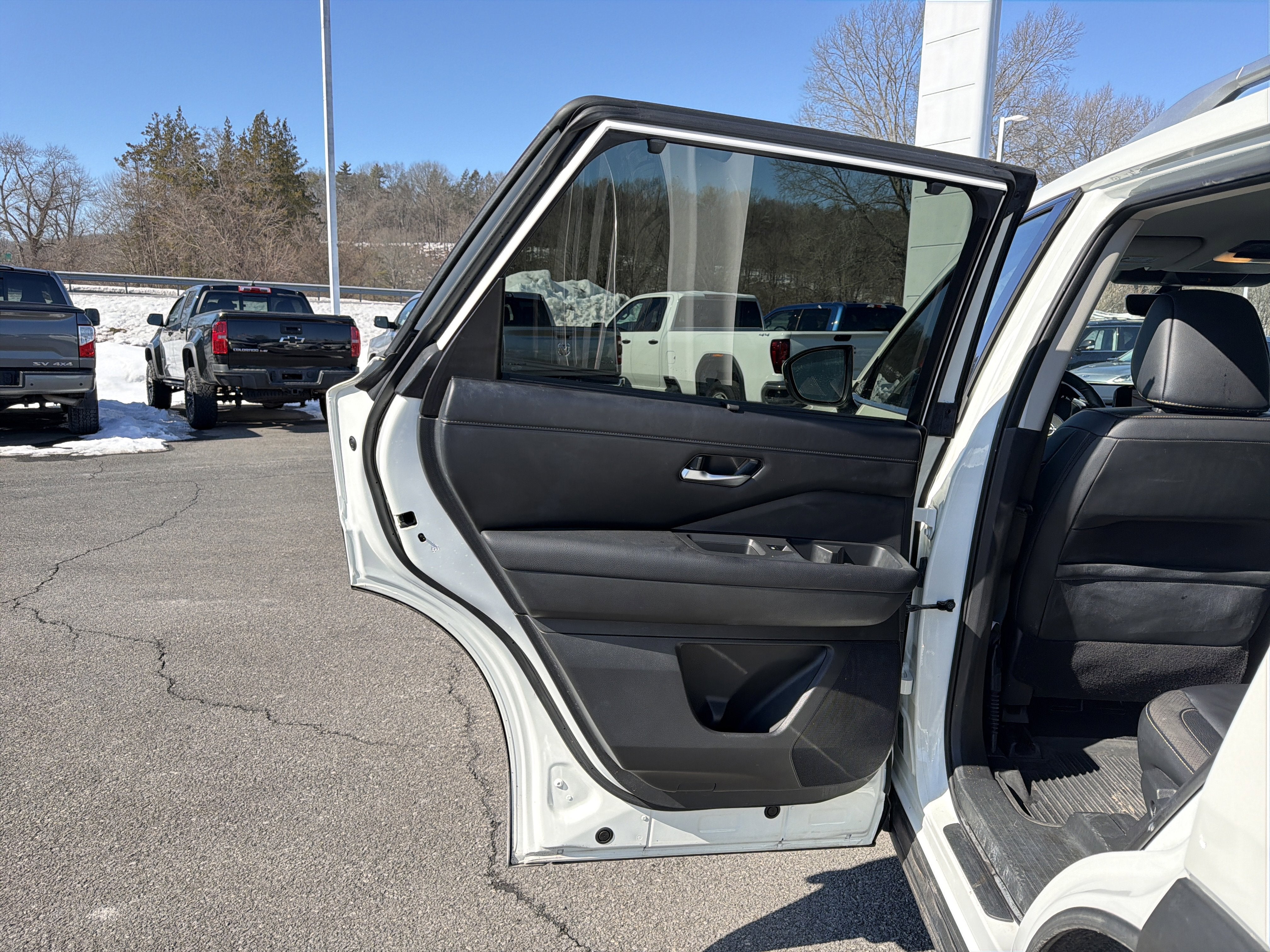 2023 Nissan Pathfinder SL