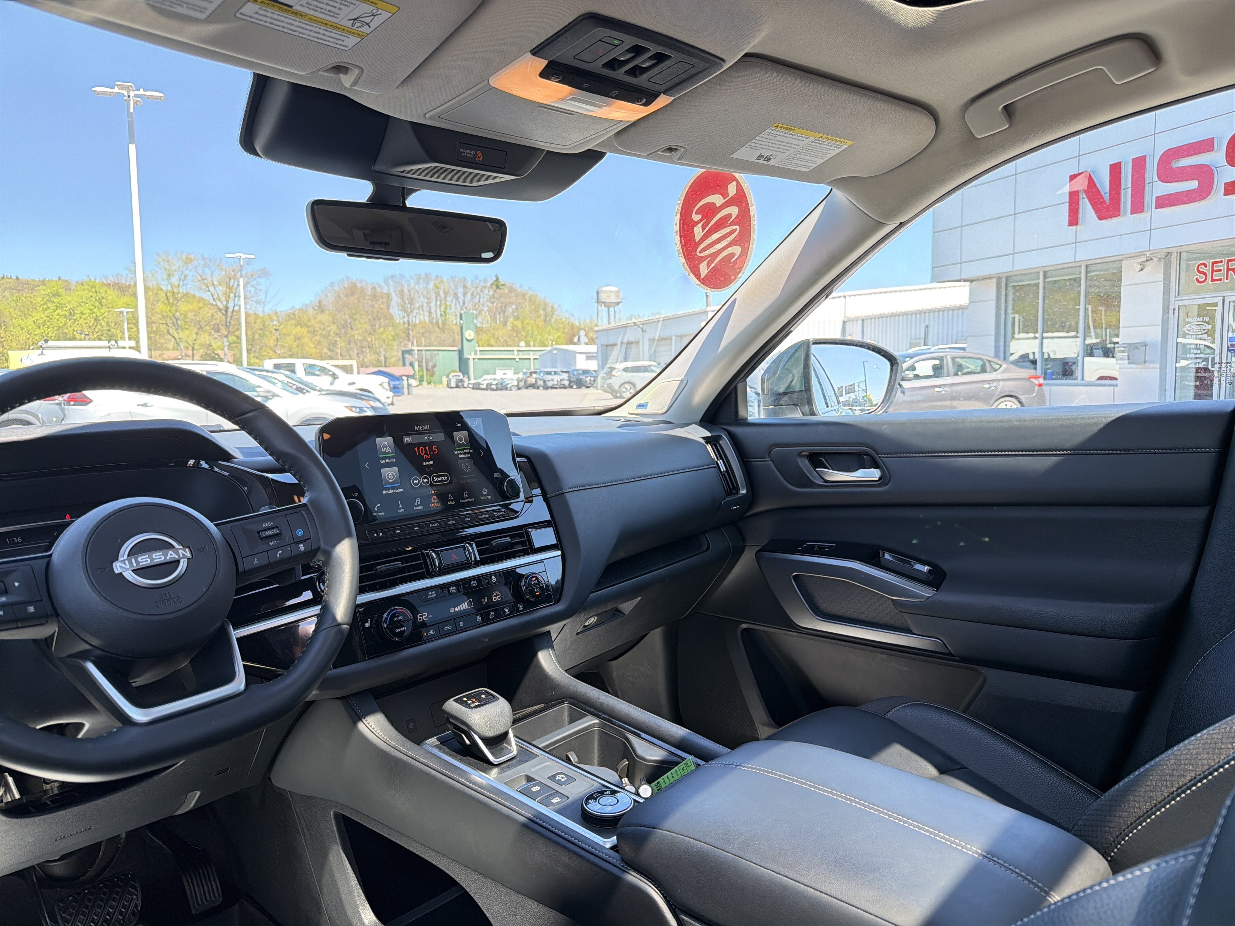 2025 Nissan Pathfinder SL