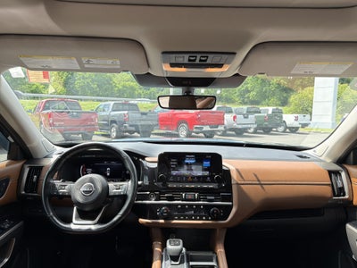 2023 Nissan Pathfinder Platinum